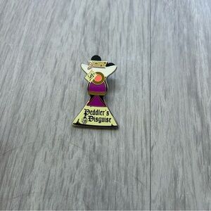 Peddlers disguise evil queen pin